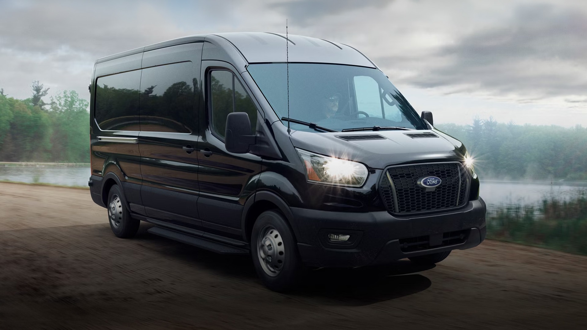 Découvrez notre gamme de véhicules commerciaux : Ford Transit